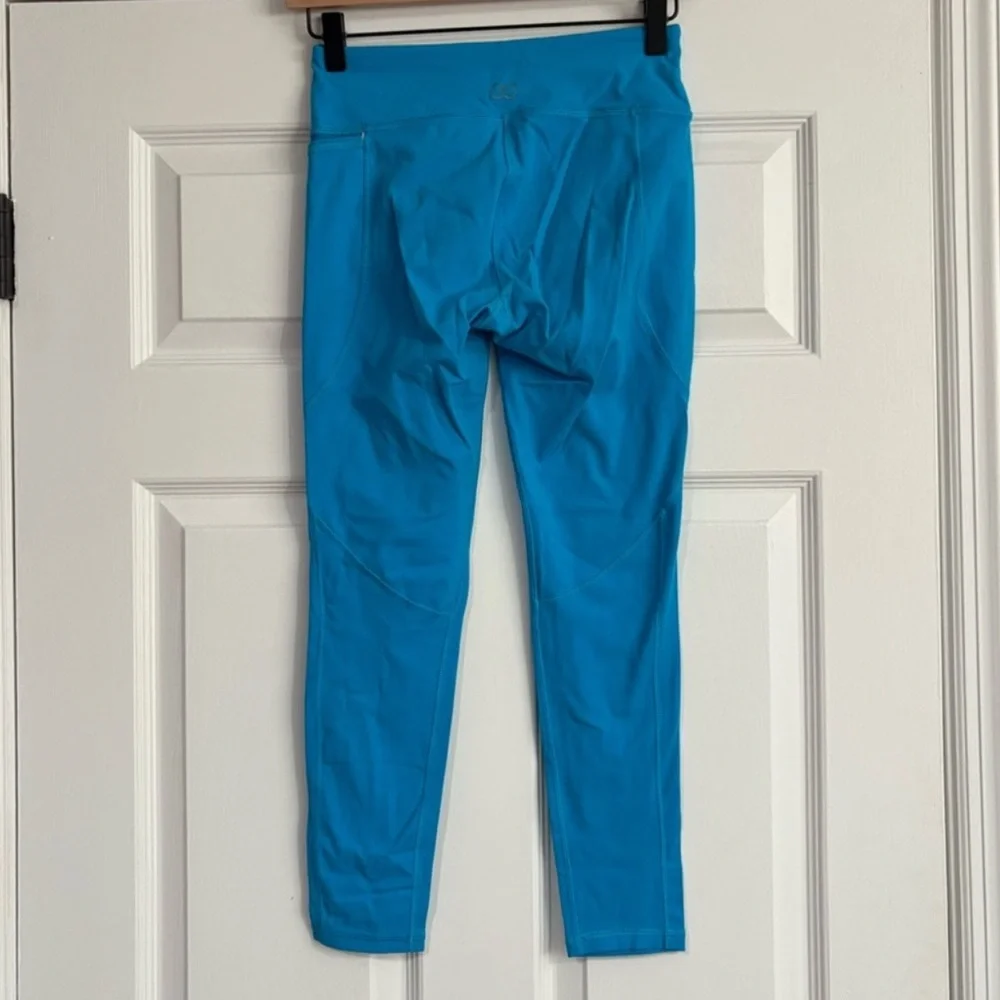 CALIA by Carrie Underwood size small away
